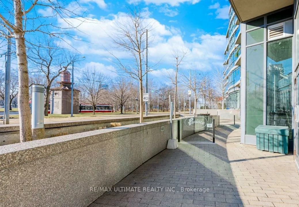 215, Fort York, Waterfront Communities C1, Toronto