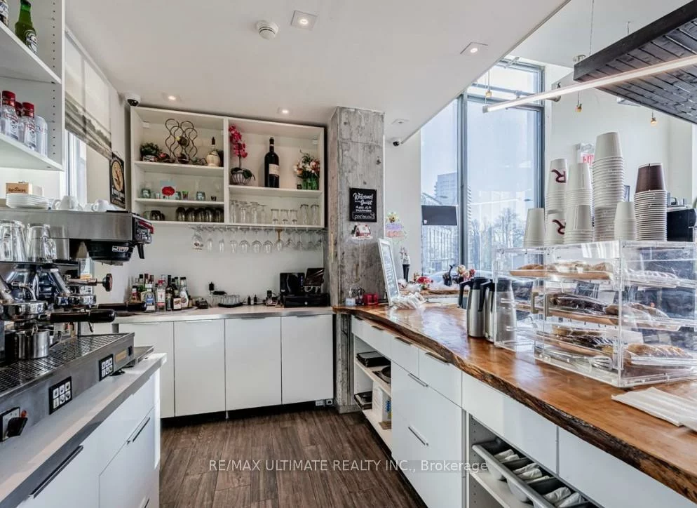 215, Fort York, Waterfront Communities C1, Toronto
