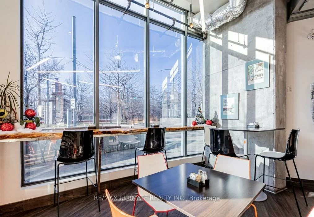 215, Fort York, Waterfront Communities C1, Toronto