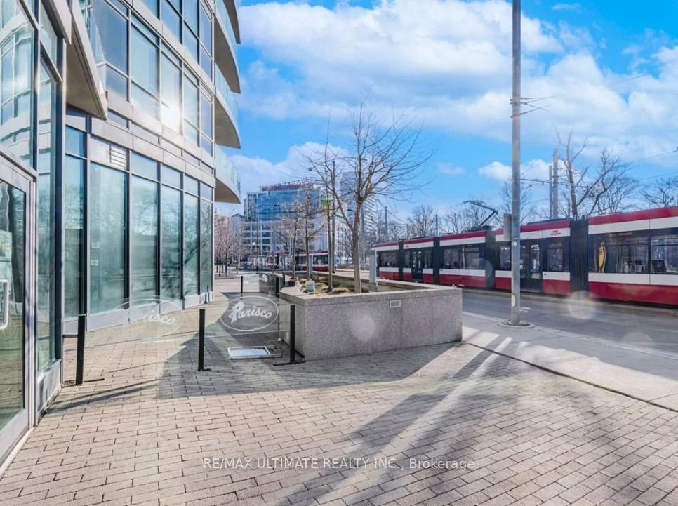 215, Fort York, Waterfront Communities C1, Toronto