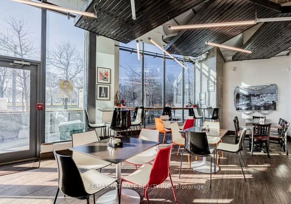 215, Fort York, Waterfront Communities C1, Toronto