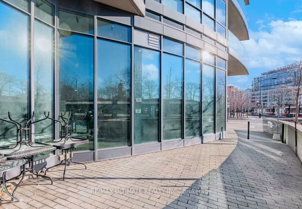 215, Fort York, Waterfront Communities C1, Toronto