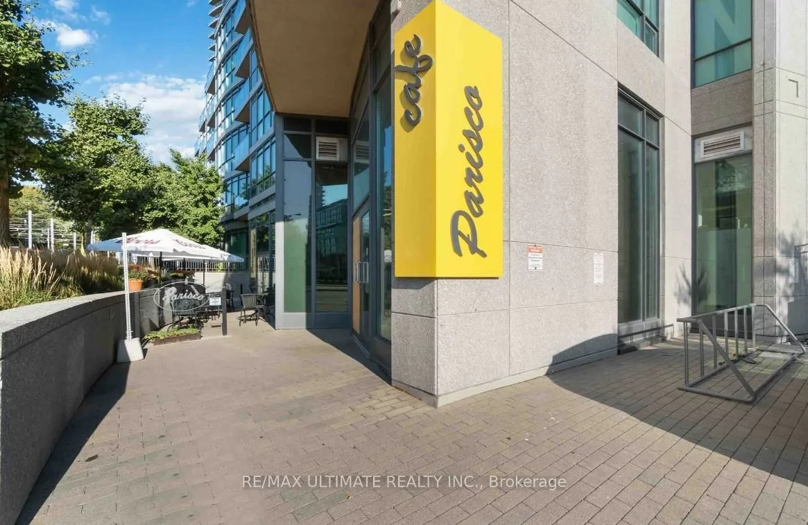 215, Fort York, Waterfront Communities C1, Toronto