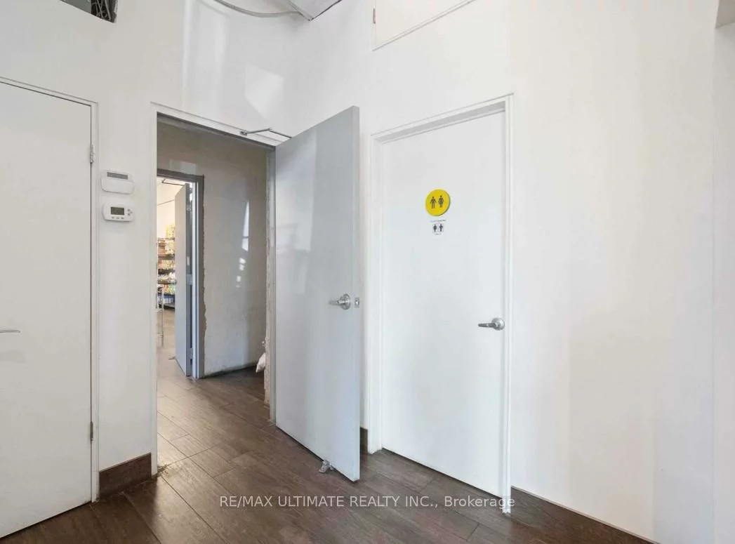 215, Fort York, Waterfront Communities C1, Toronto