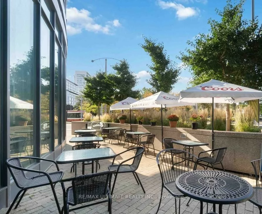 215, Fort York, Waterfront Communities C1, Toronto