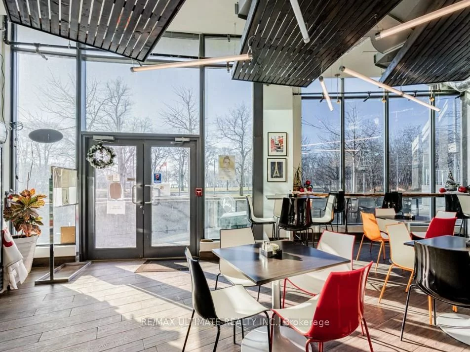 215, Fort York, Waterfront Communities C1, Toronto