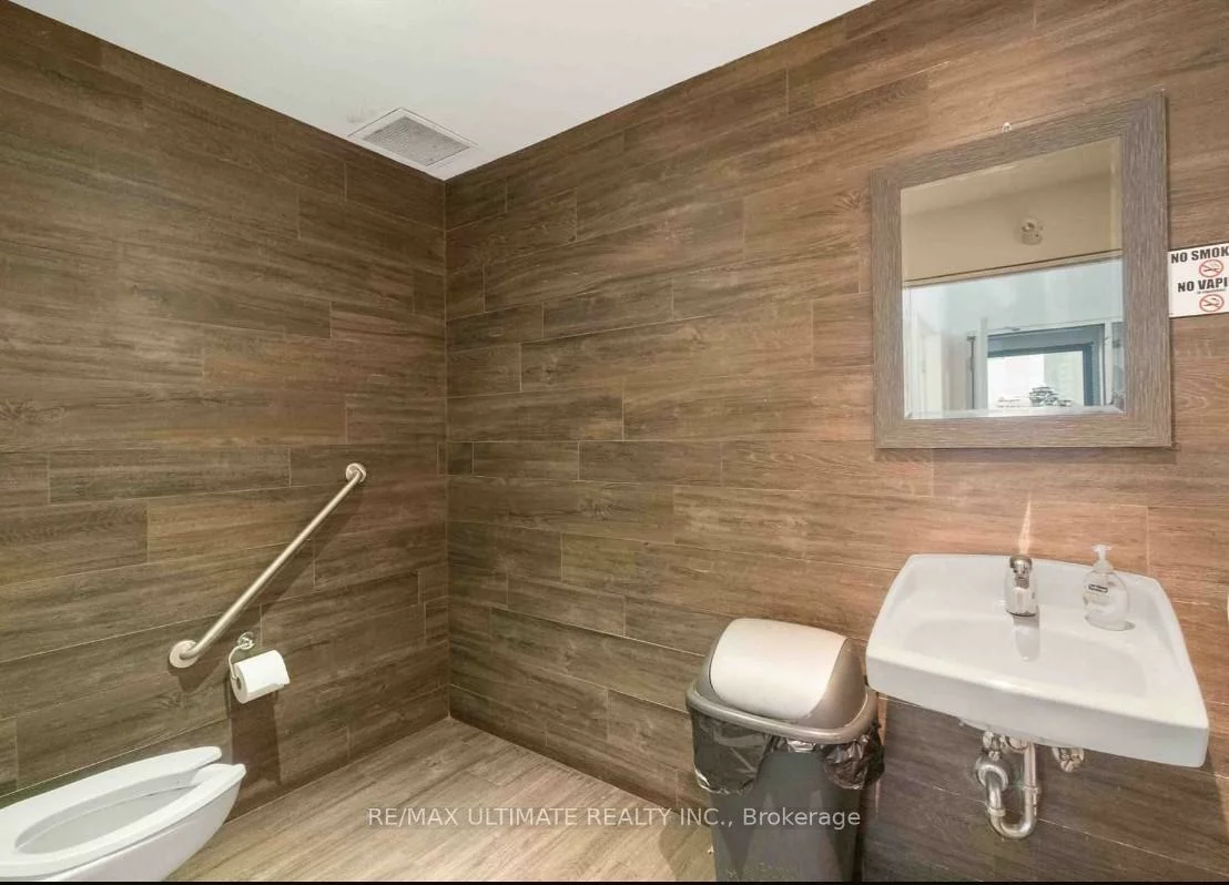 215, Fort York, Waterfront Communities C1, Toronto