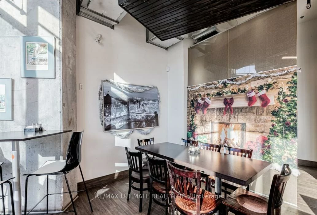 215, Fort York, Waterfront Communities C1, Toronto