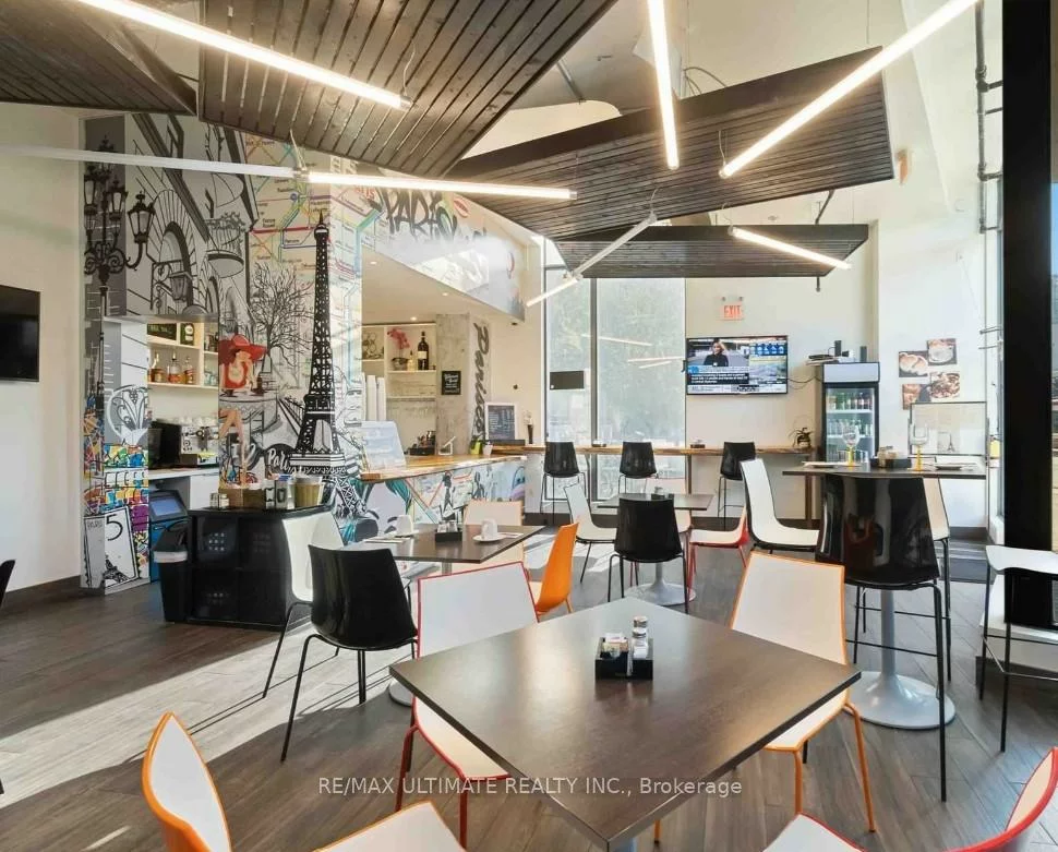 215, Fort York, Waterfront Communities C1, Toronto