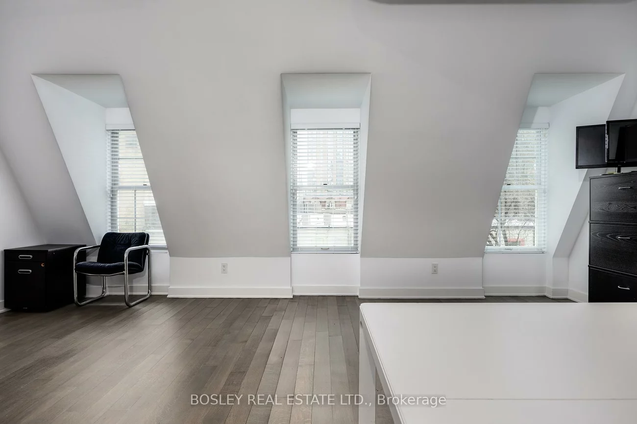 21, Isabella, Church-Yonge Corridor, Toronto