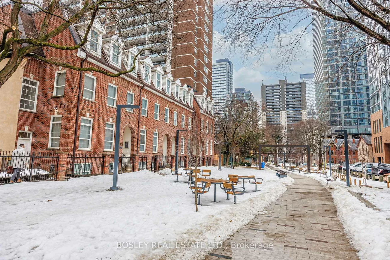 21, Isabella, Church-Yonge Corridor, Toronto
