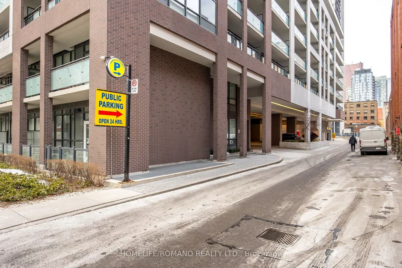 462, Adelaide, Moss Park, Toronto