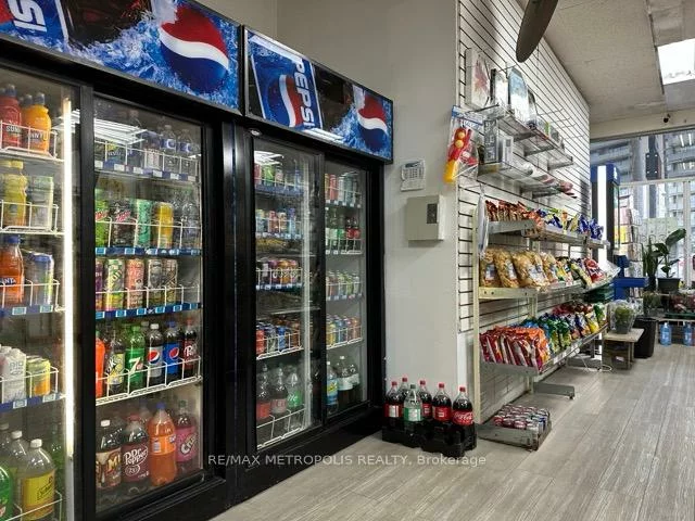 5995, Bathurst, Newtonbrook West, Toronto