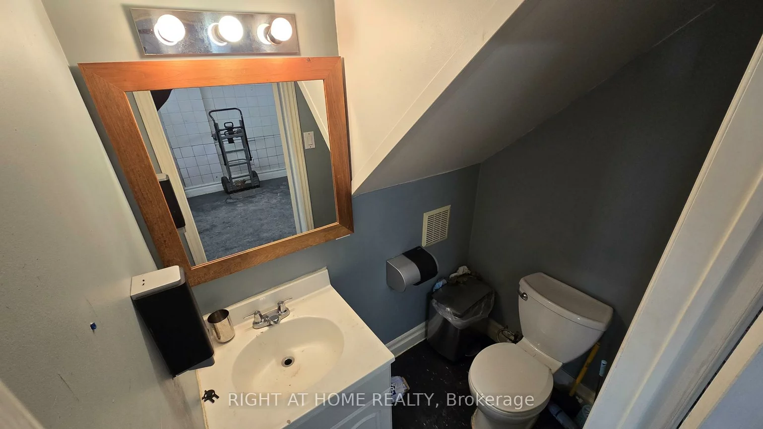 284, Avenue, Casa Loma, Toronto