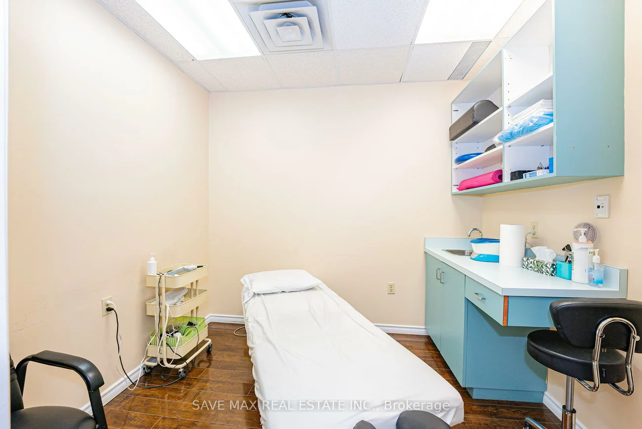190, Wilson, Bedford Park-Nortown, Toronto