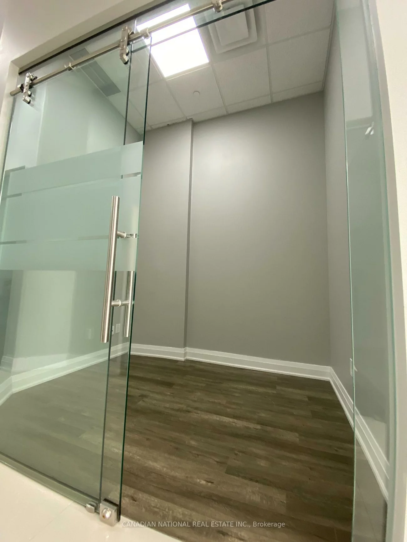 595, Sheppard, Bayview Village, Toronto