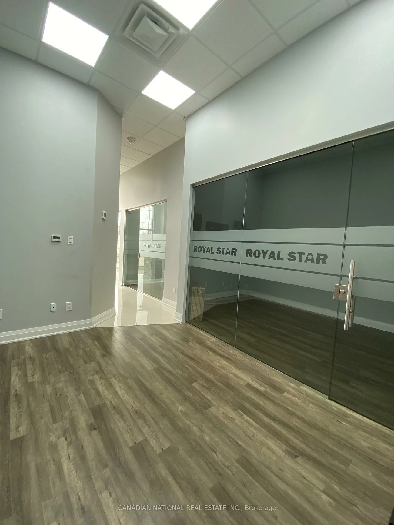 595, Sheppard, Bayview Village, Toronto