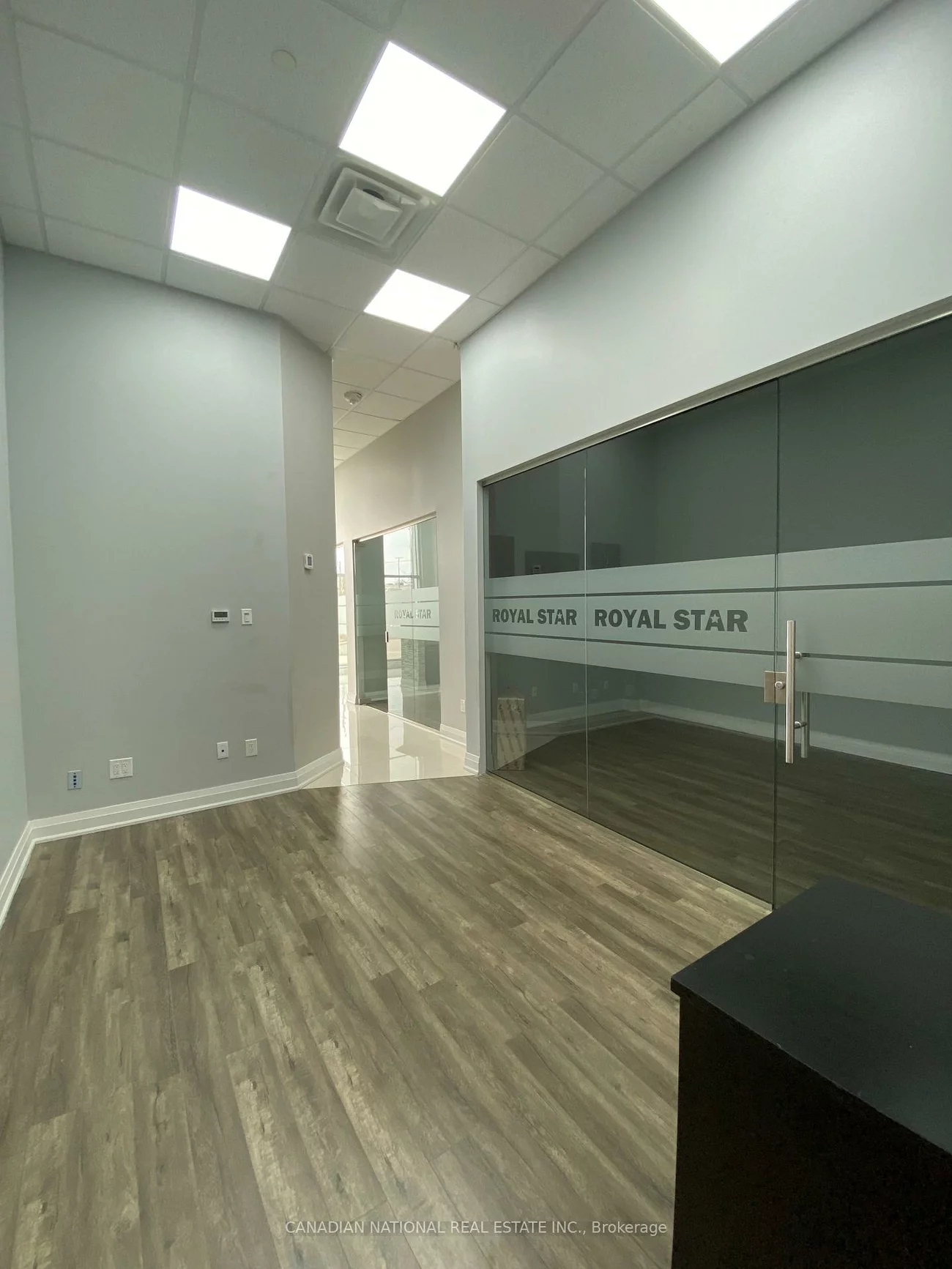 595, Sheppard, Bayview Village, Toronto