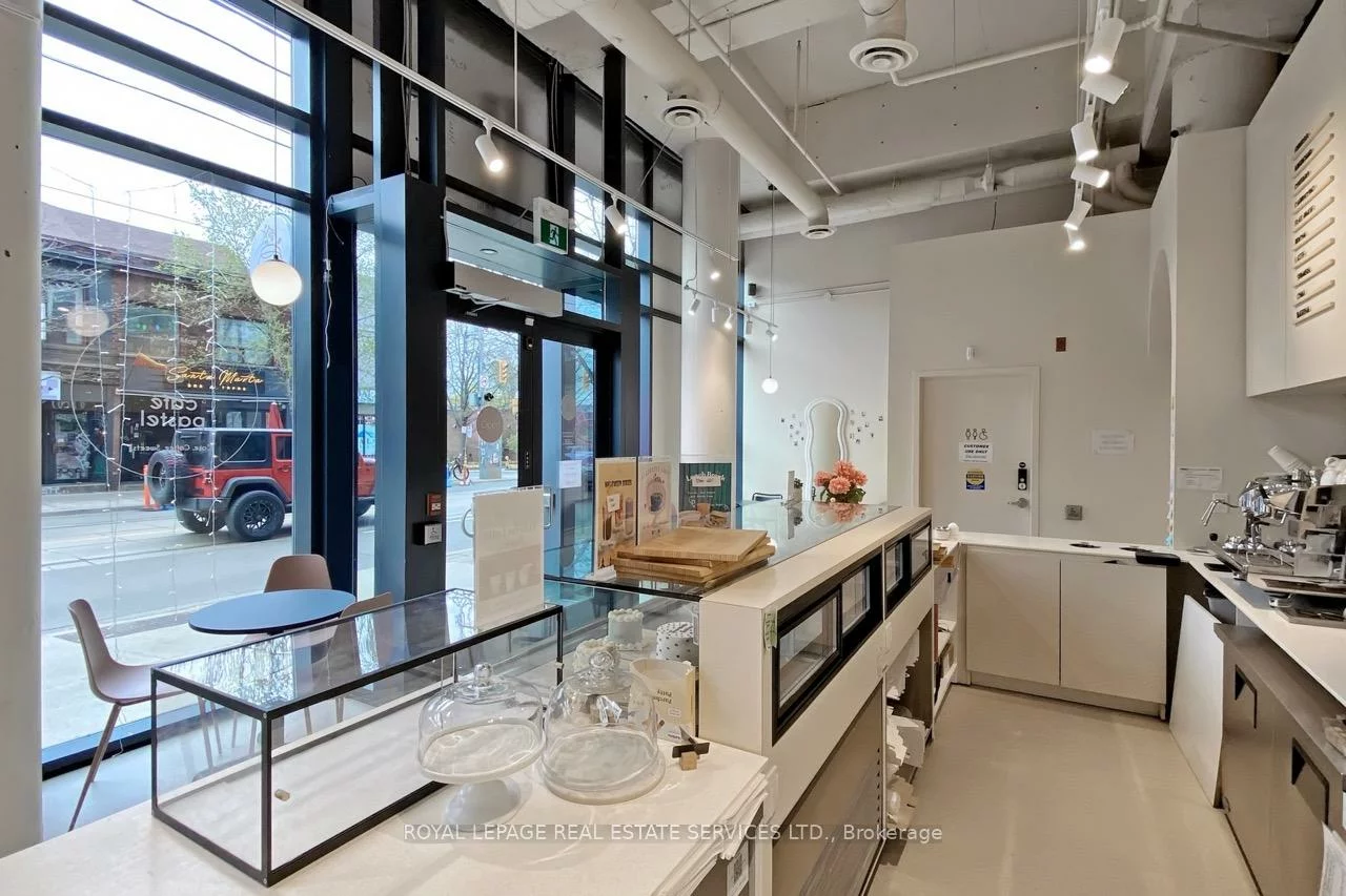 862, Dundas, Trinity-Bellwoods, Toronto
