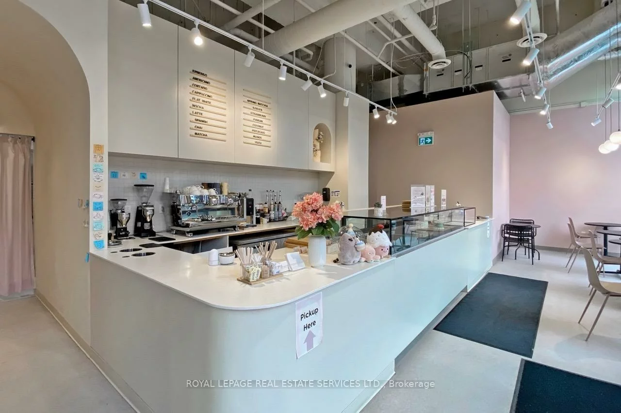 862, Dundas, Trinity-Bellwoods, Toronto