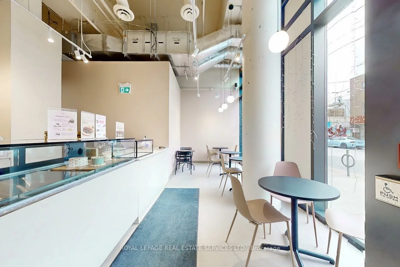 862, Dundas, Trinity-Bellwoods, Toronto
