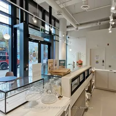 862, Dundas, Trinity-Bellwoods, Toronto