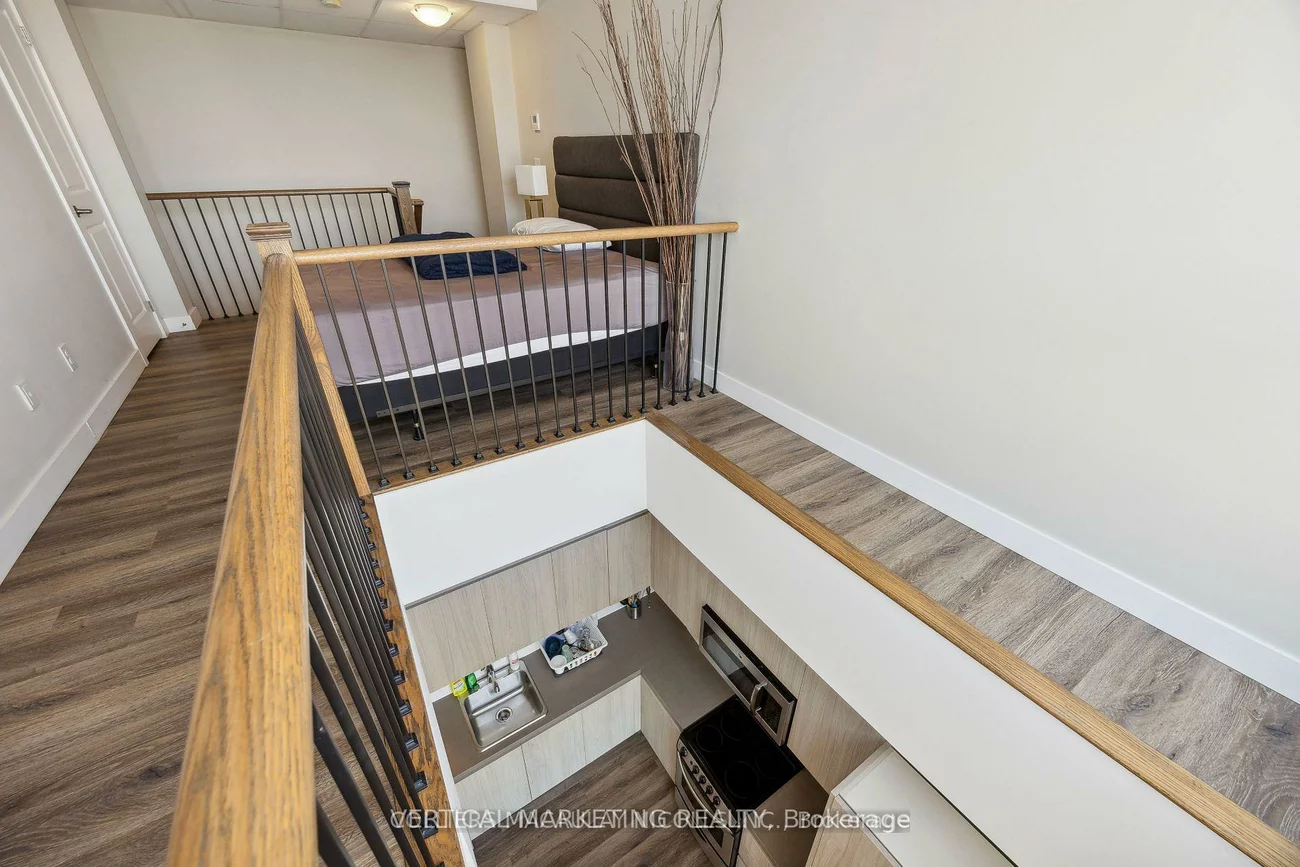 335, College, Kensington-Chinatown, Toronto
