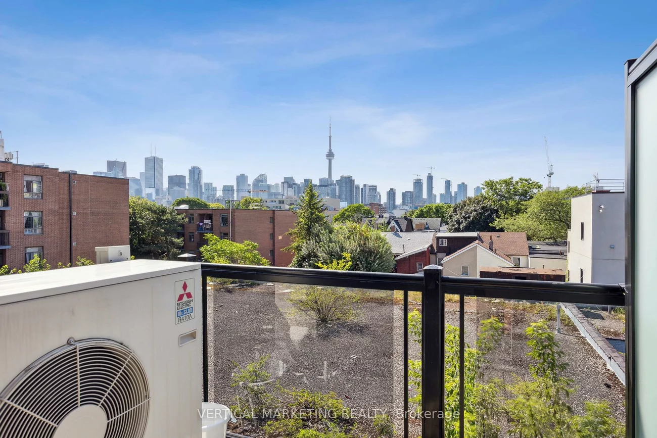 335, College, Kensington-Chinatown, Toronto