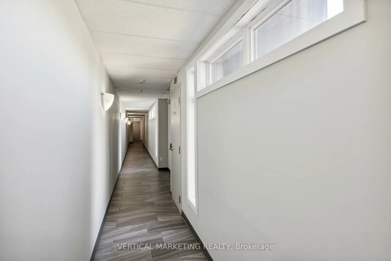 335, College, Kensington-Chinatown, Toronto