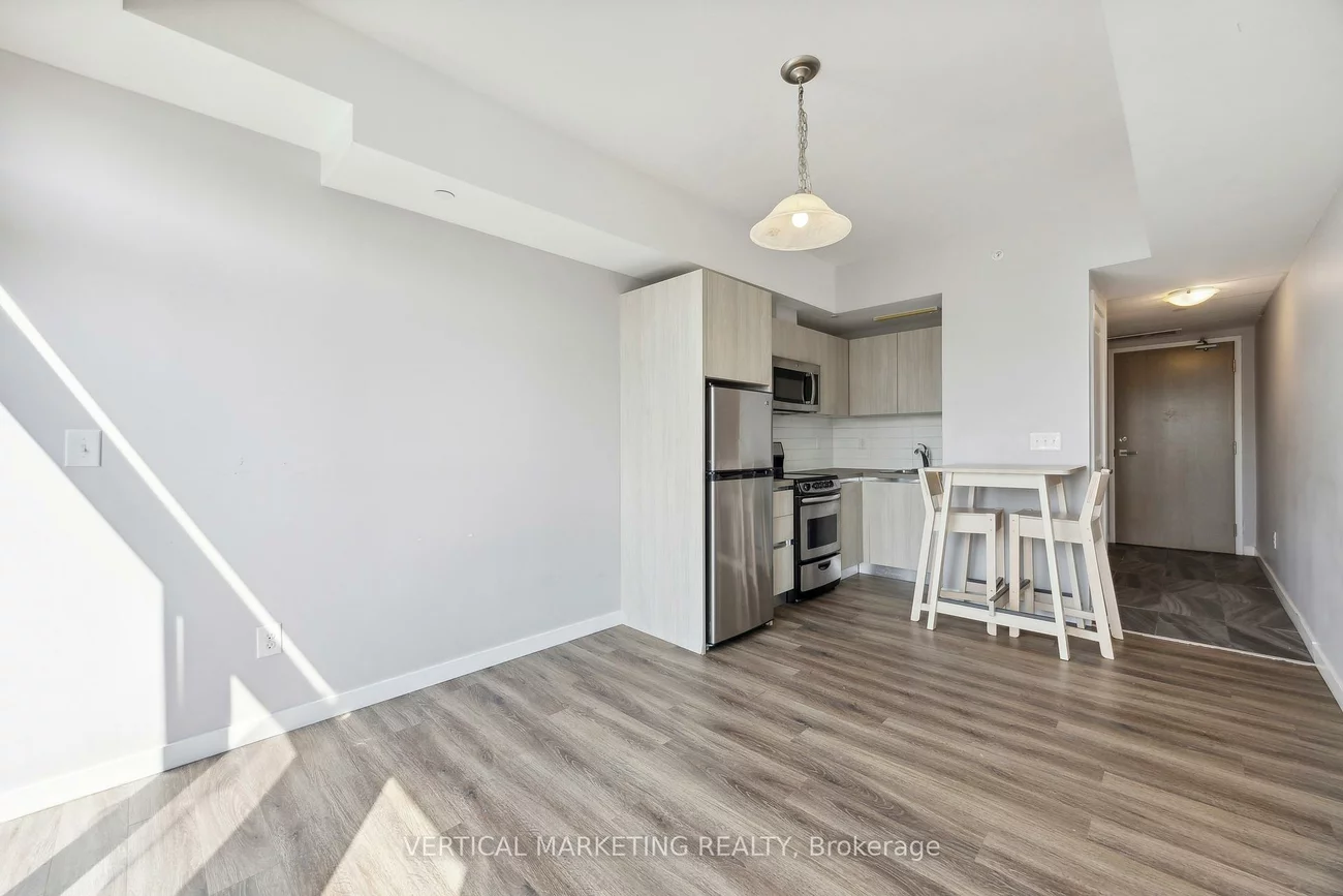 335, College, Kensington-Chinatown, Toronto