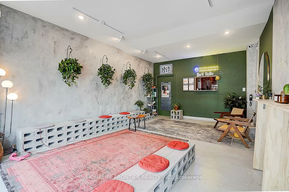 867, Dundas, Trinity-Bellwoods, Toronto