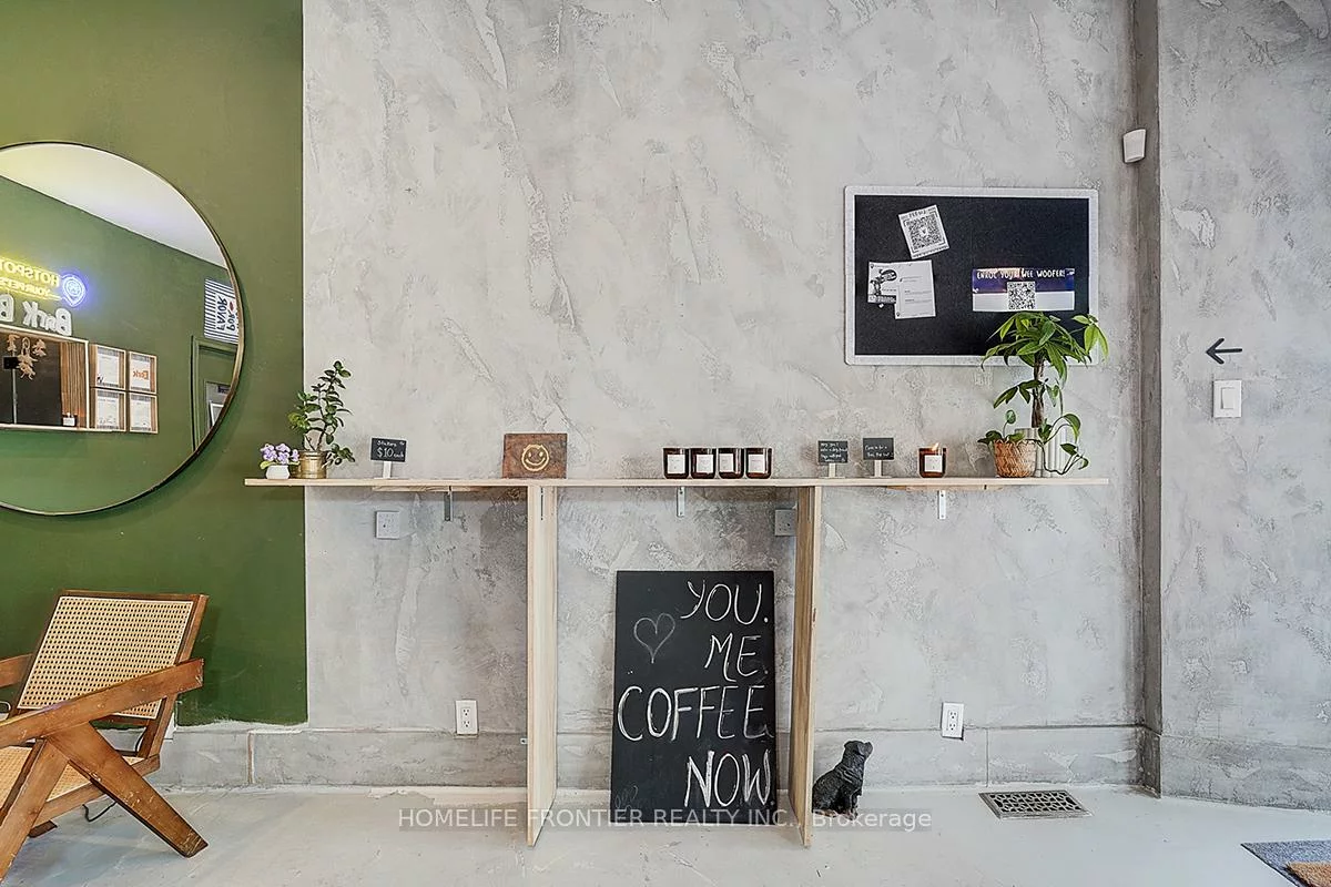 867, Dundas, Trinity-Bellwoods, Toronto
