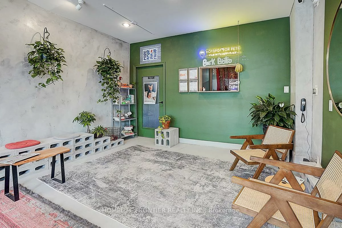 867, Dundas, Trinity-Bellwoods, Toronto