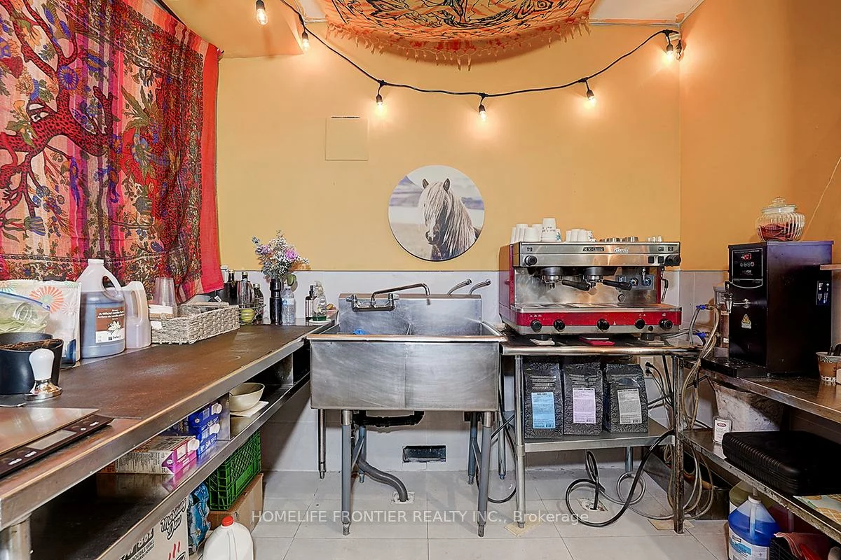 867, Dundas, Trinity-Bellwoods, Toronto