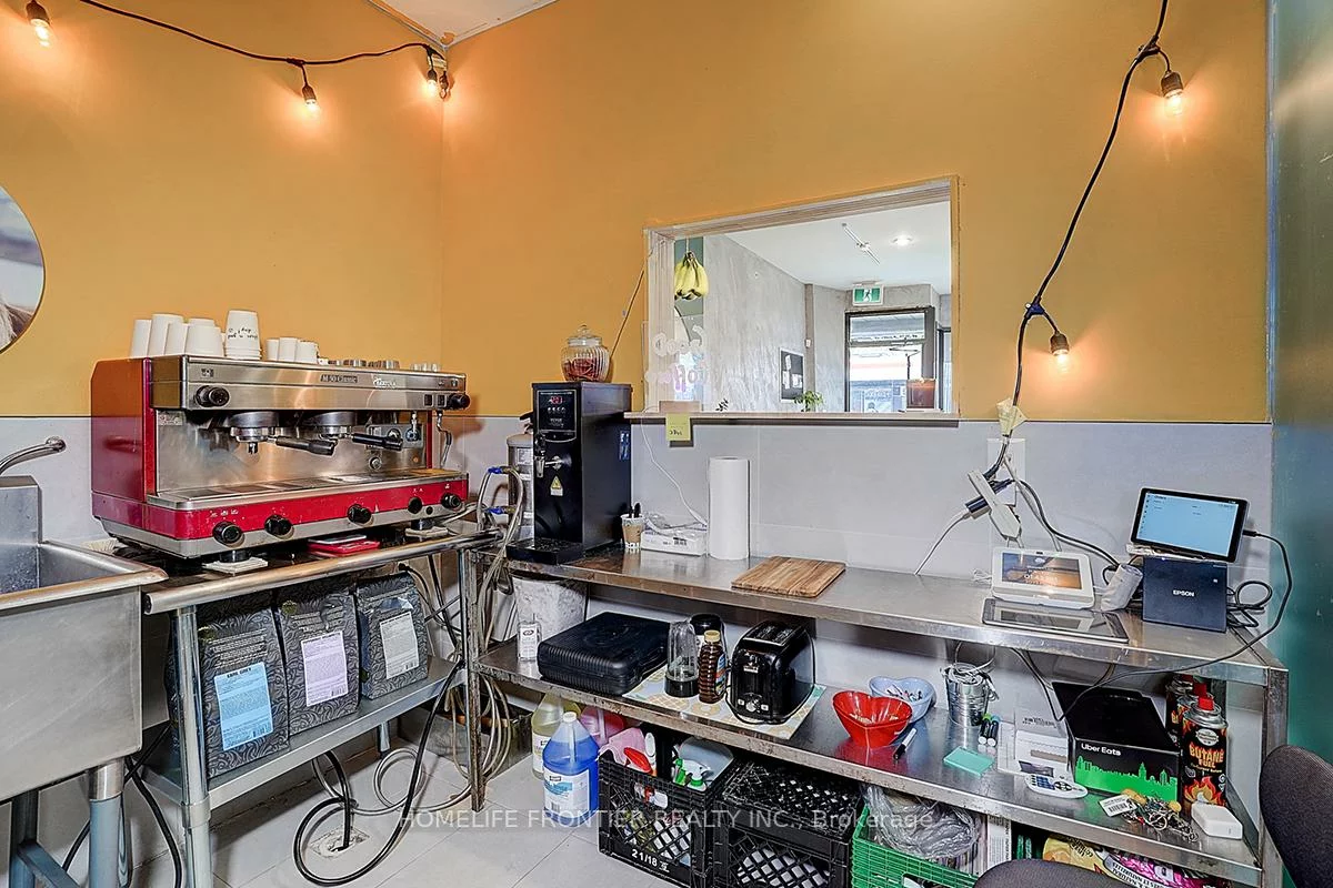 867, Dundas, Trinity-Bellwoods, Toronto
