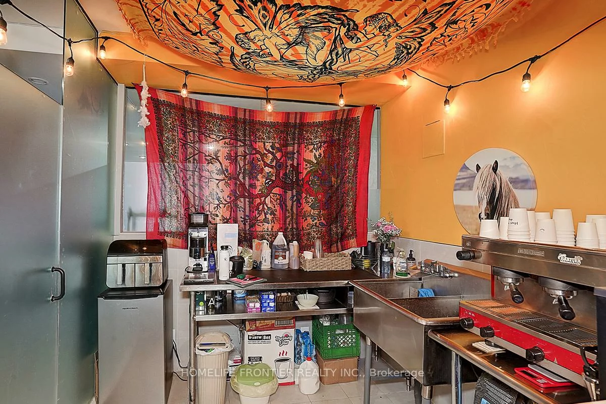 867, Dundas, Trinity-Bellwoods, Toronto