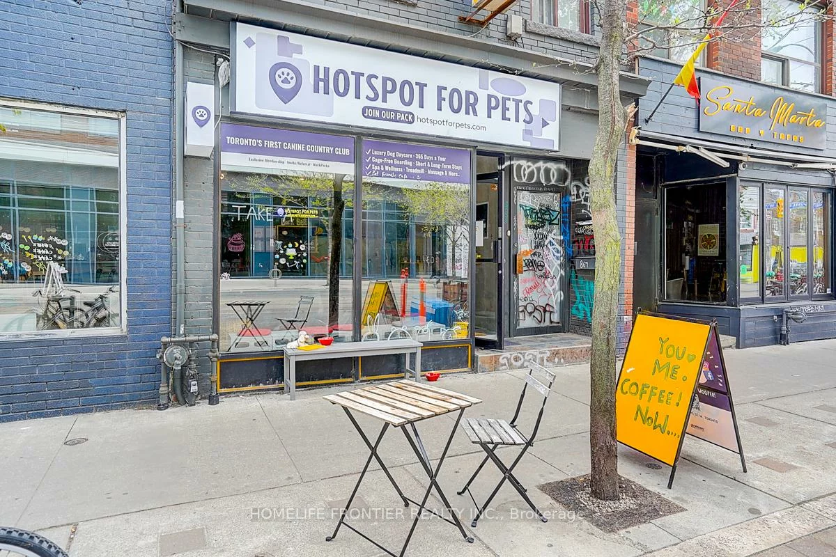 867, Dundas, Trinity-Bellwoods, Toronto