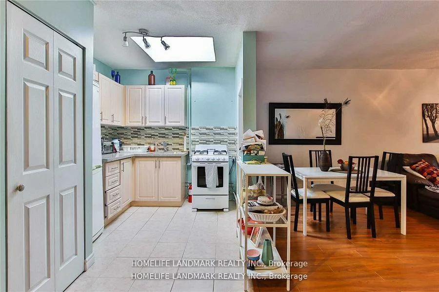 2607, Yonge, Mount Pleasant East, Toronto