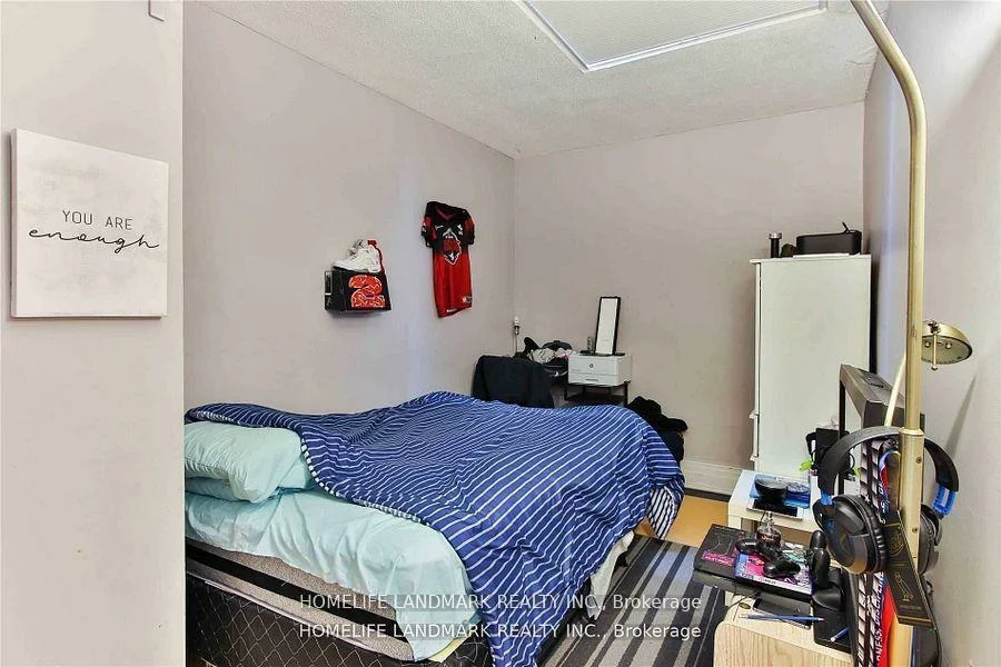2607, Yonge, Mount Pleasant East, Toronto