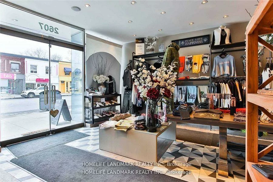 2607, Yonge, Mount Pleasant East, Toronto