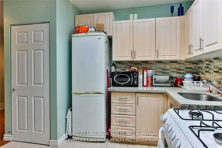 2607, Yonge, Mount Pleasant East, Toronto