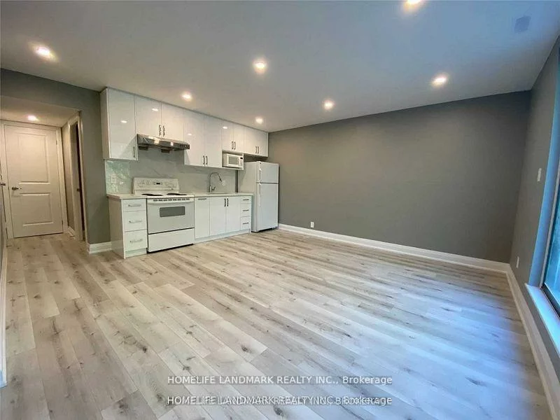 2651, Yonge, Mount Pleasant East, Toronto