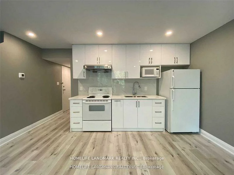 2651, Yonge, Mount Pleasant East, Toronto