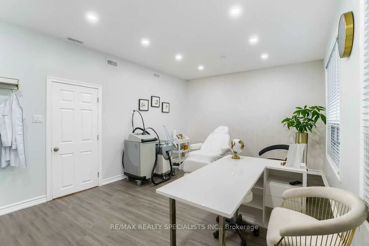 3421, Yonge, Mount Pleasant West, Toronto