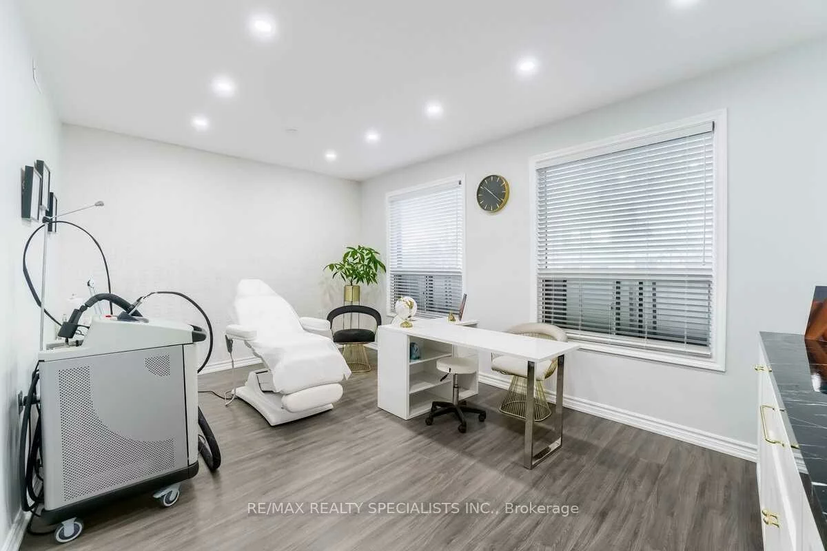 3421, Yonge, Mount Pleasant West, Toronto