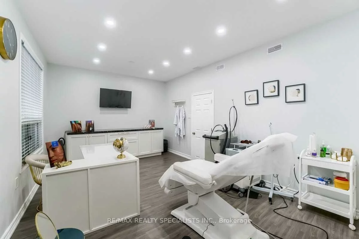 3421, Yonge, Mount Pleasant West, Toronto