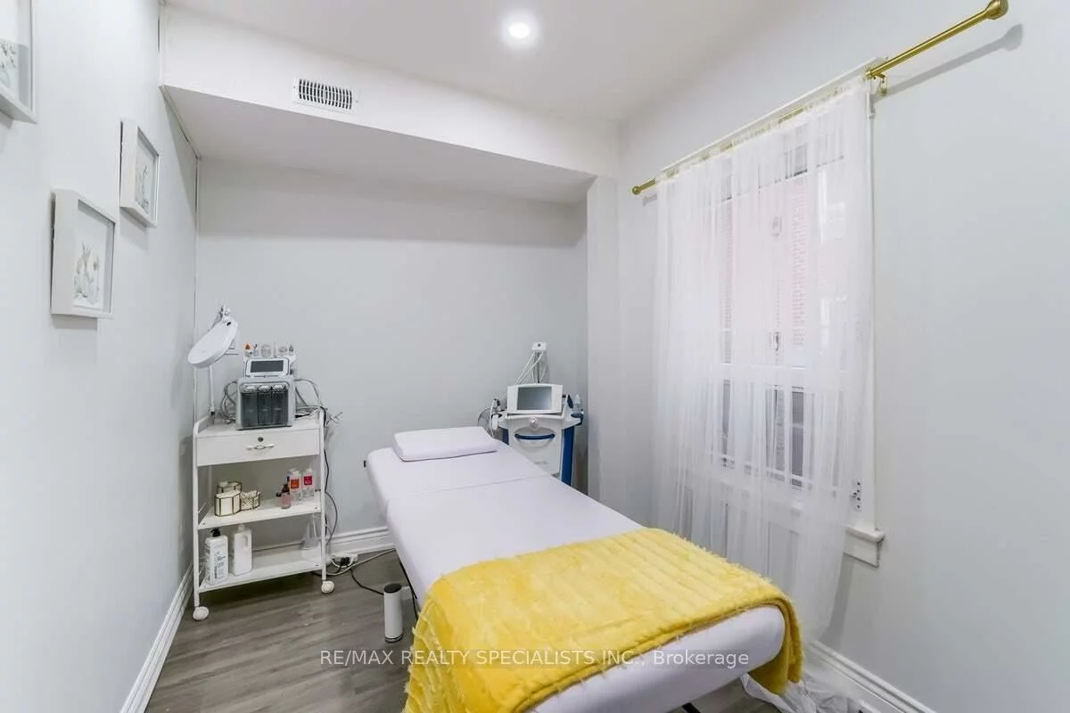 3421, Yonge, Mount Pleasant West, Toronto