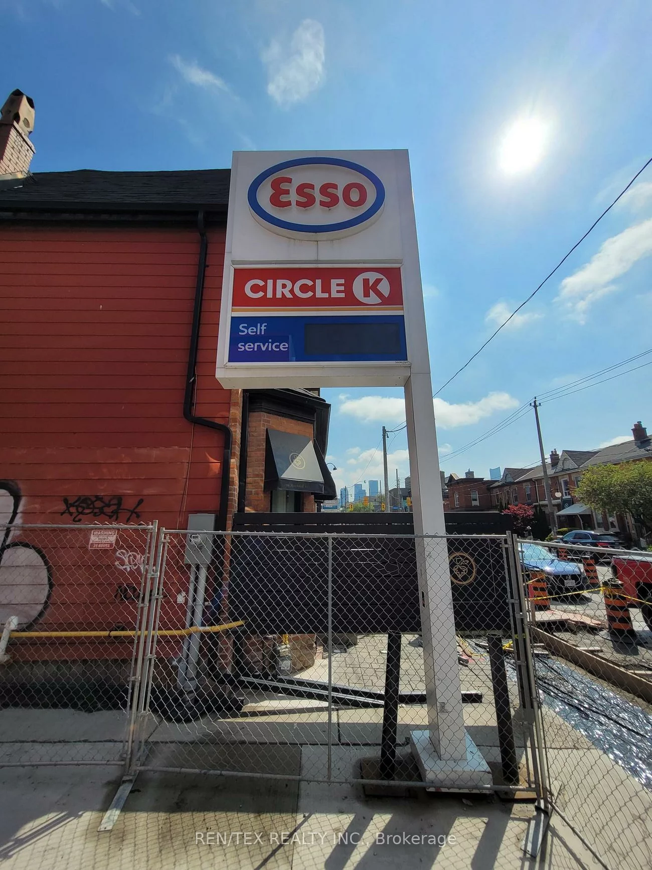 132, Harbord, University, Toronto