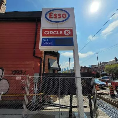 132, Harbord, University, Toronto