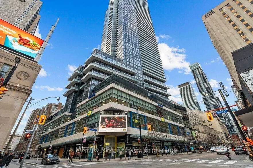 384, Yonge, Bay Street Corridor, Toronto